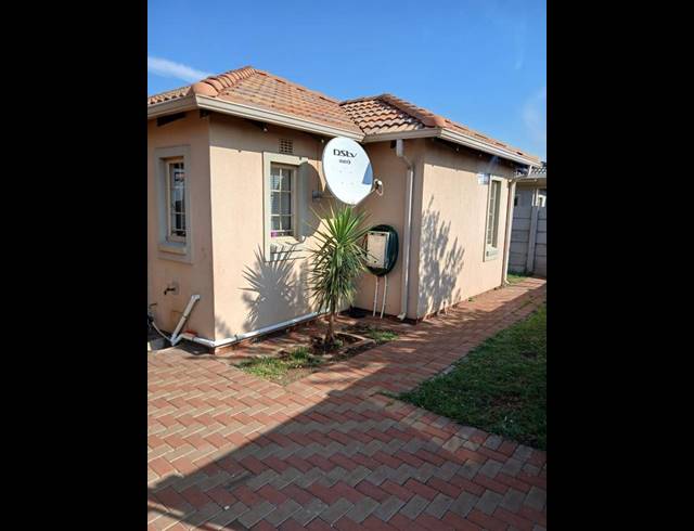 3 BEDROOM HOUSE FOR SALE IN SKY CITY